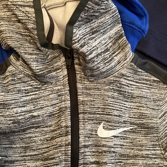 Bundle of 6 Nike hoodies, pull over & 3 sweatpants. Total of 9 items - Picture 11 of 16